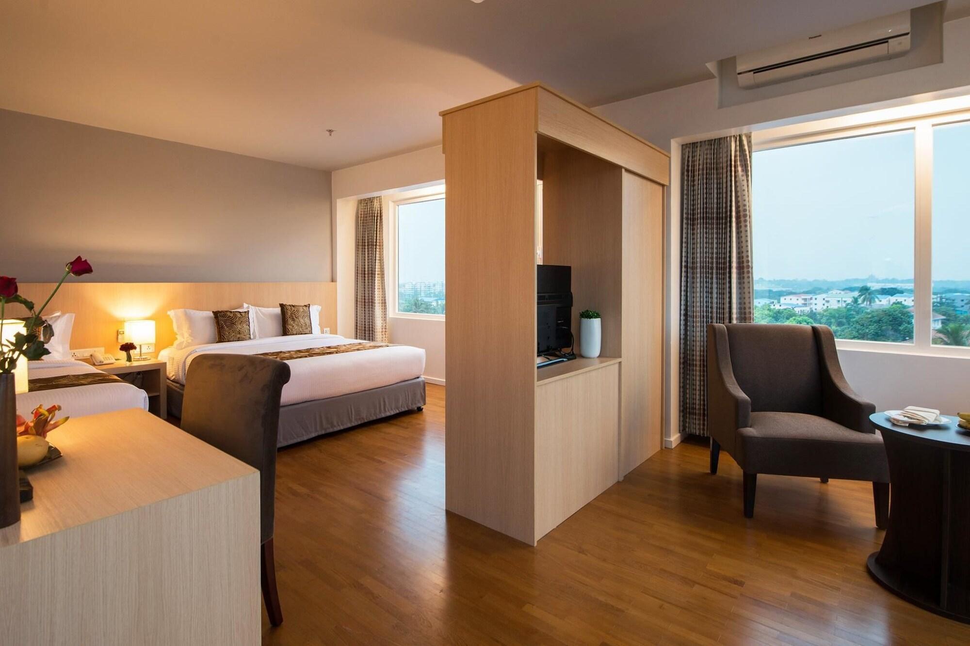 Wyne Hotel Yangon Bagian luar foto