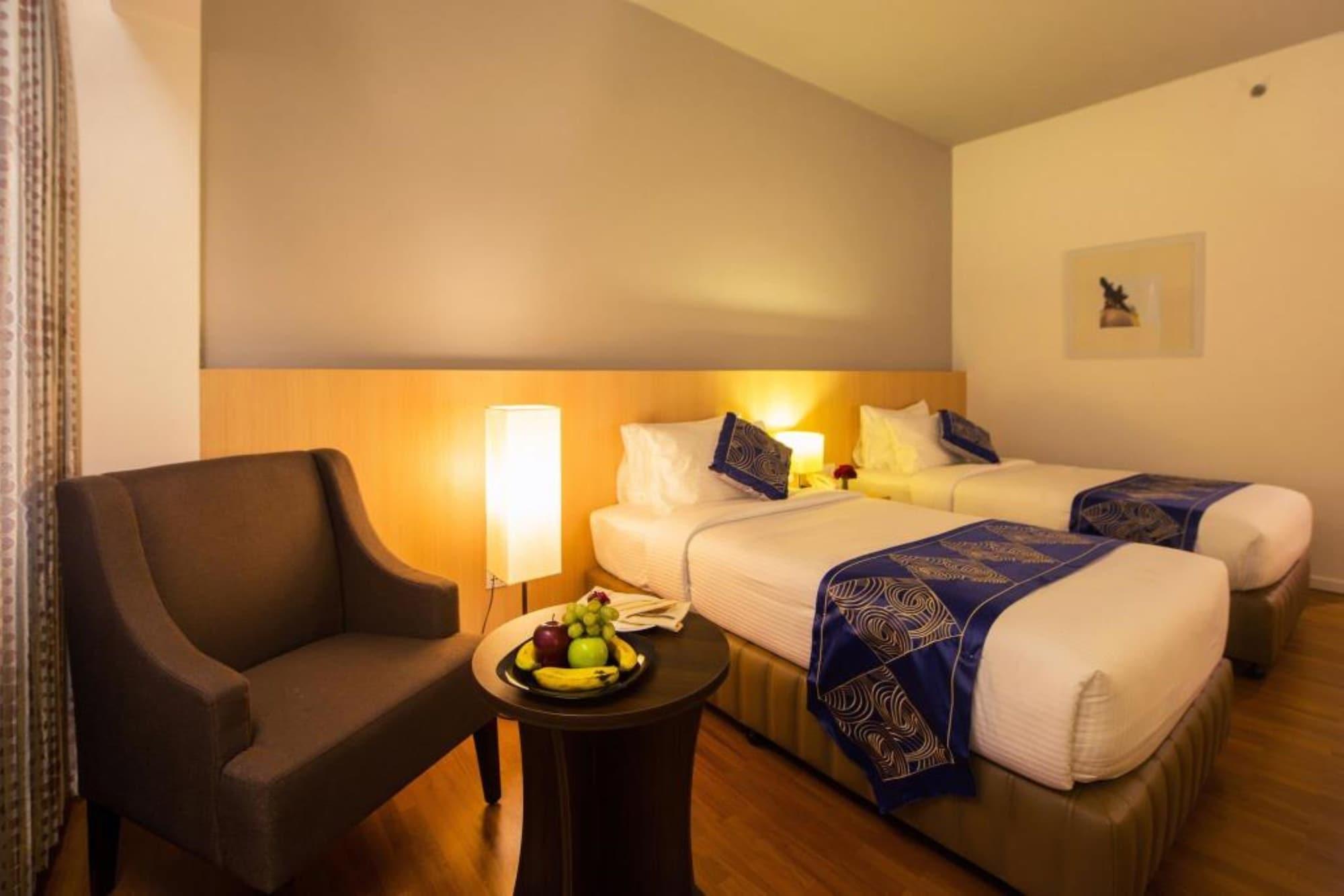 Wyne Hotel Yangon Bagian luar foto