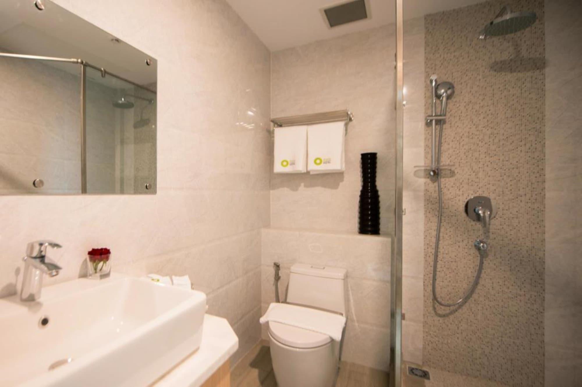 Wyne Hotel Yangon Bagian luar foto