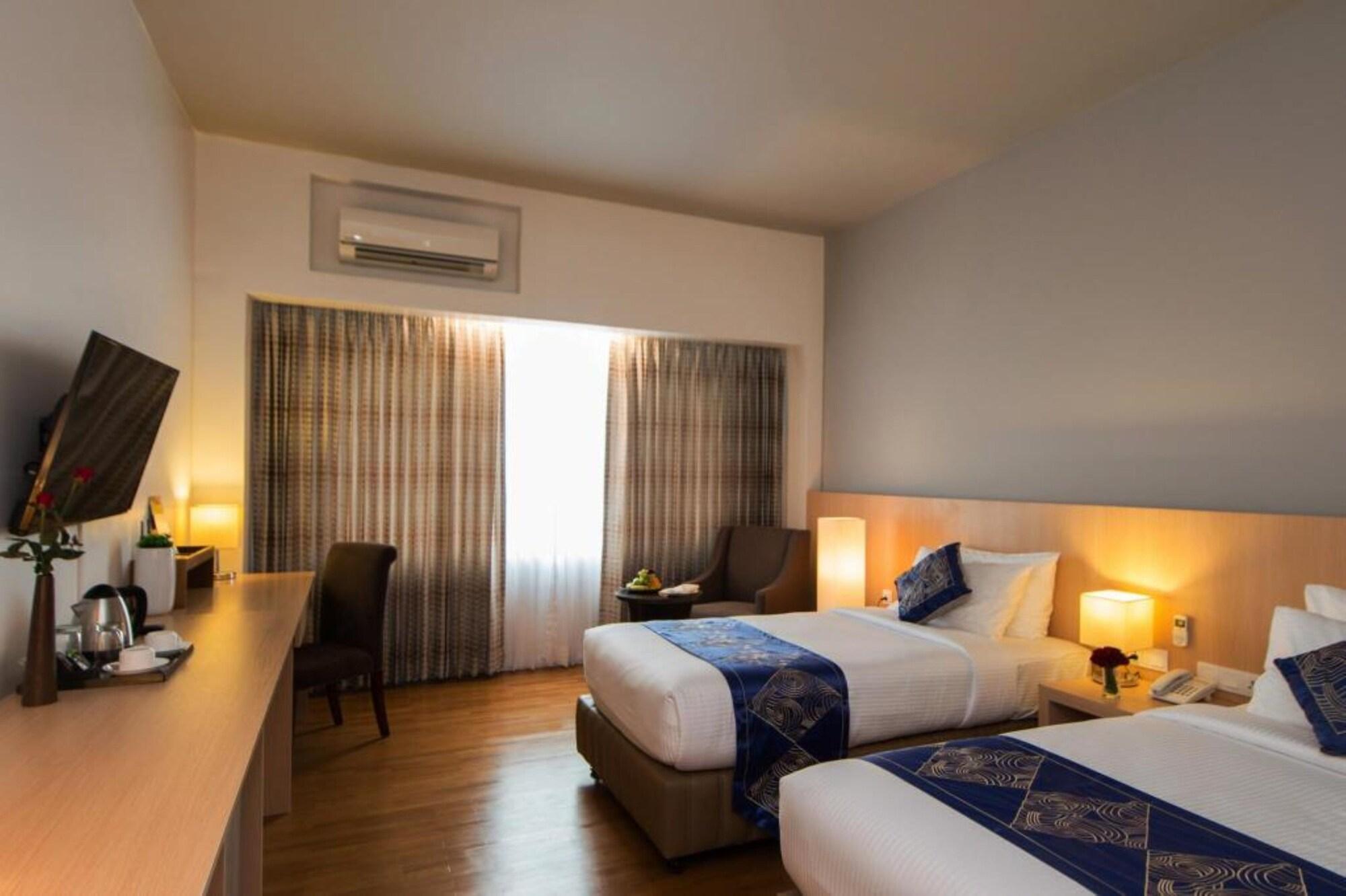 Wyne Hotel Yangon Bagian luar foto
