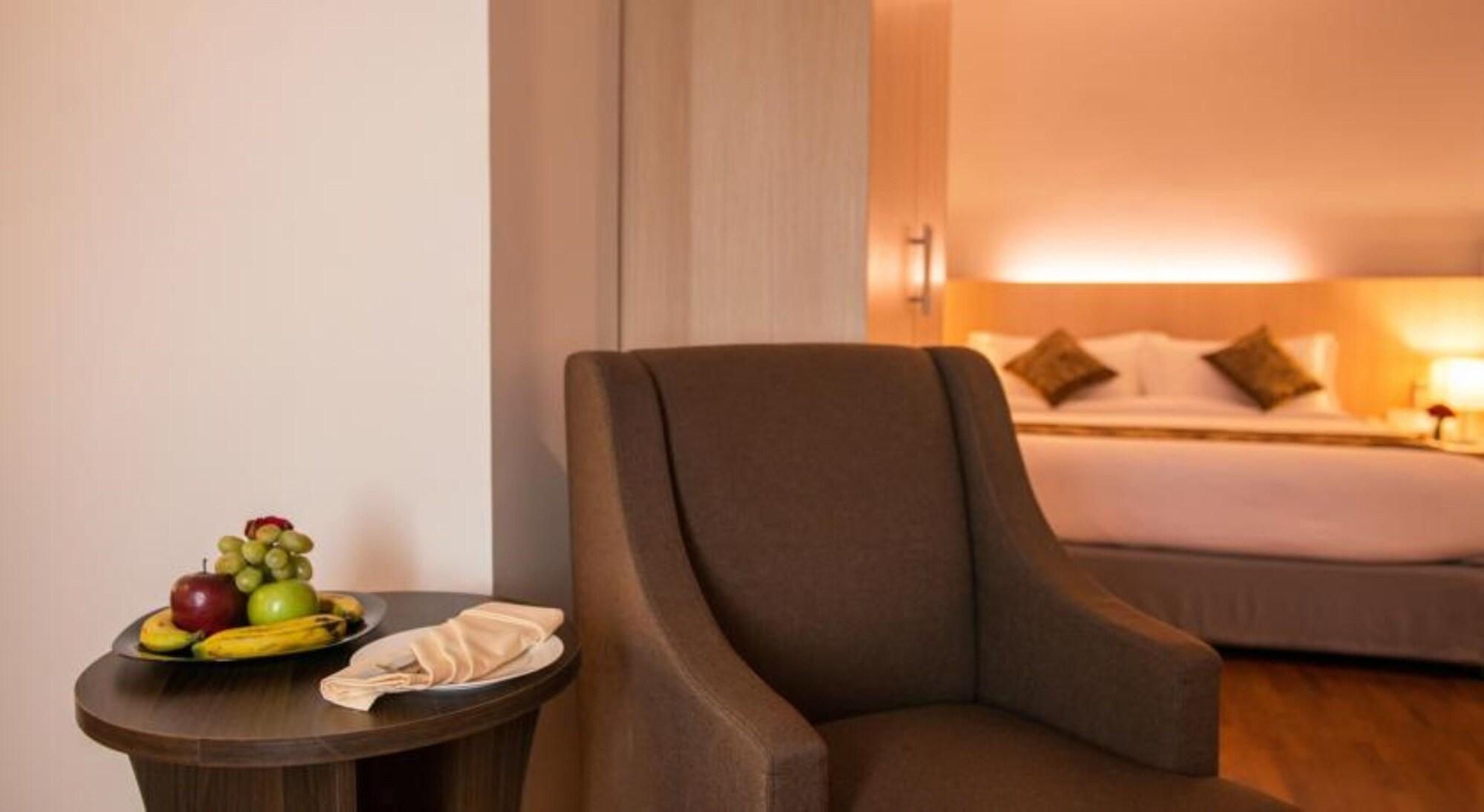 Wyne Hotel Yangon Bagian luar foto