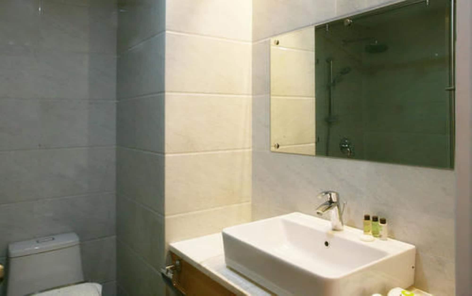 Wyne Hotel Yangon Bagian luar foto