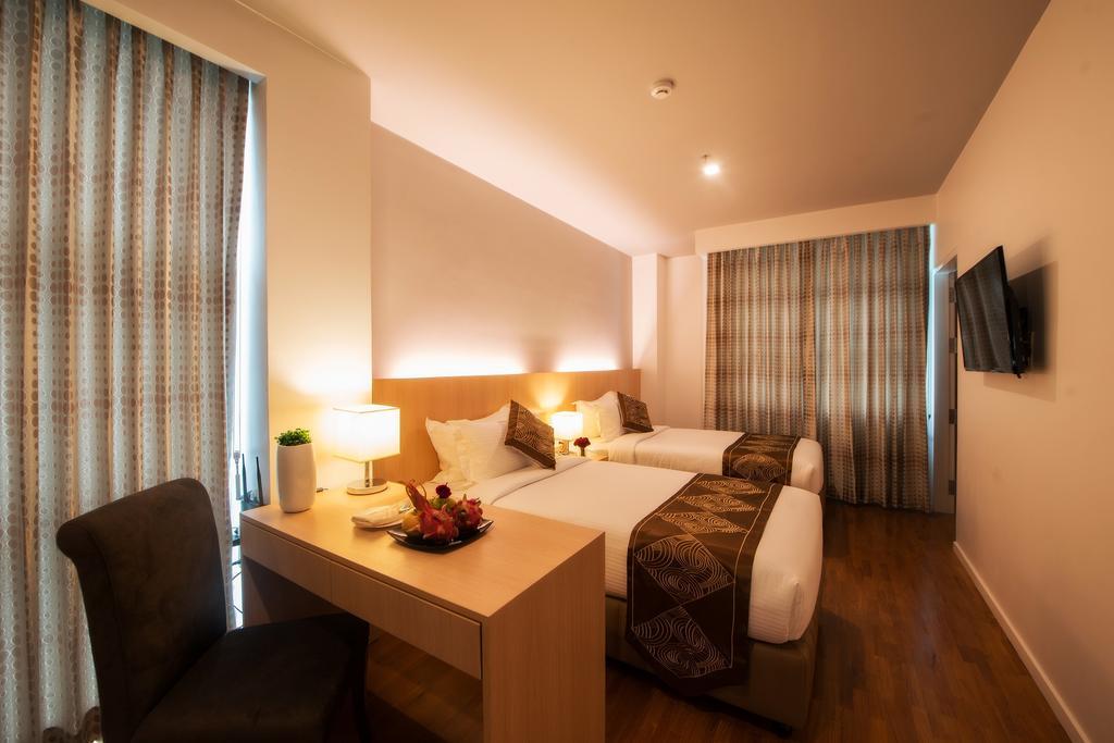 Wyne Hotel Yangon Bagian luar foto