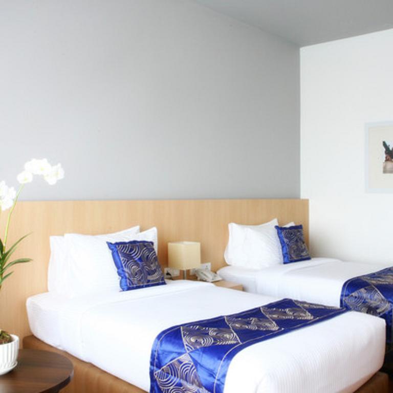 Wyne Hotel Yangon Bagian luar foto