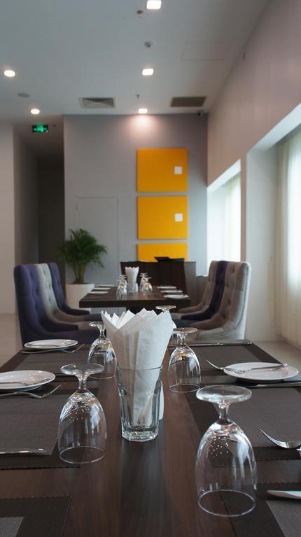 Wyne Hotel Yangon Bagian luar foto