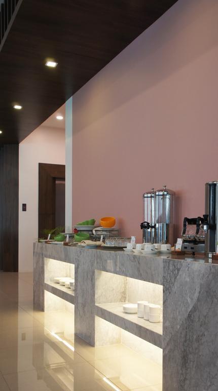 Wyne Hotel Yangon Bagian luar foto