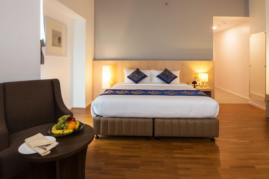 Wyne Hotel Yangon Bagian luar foto