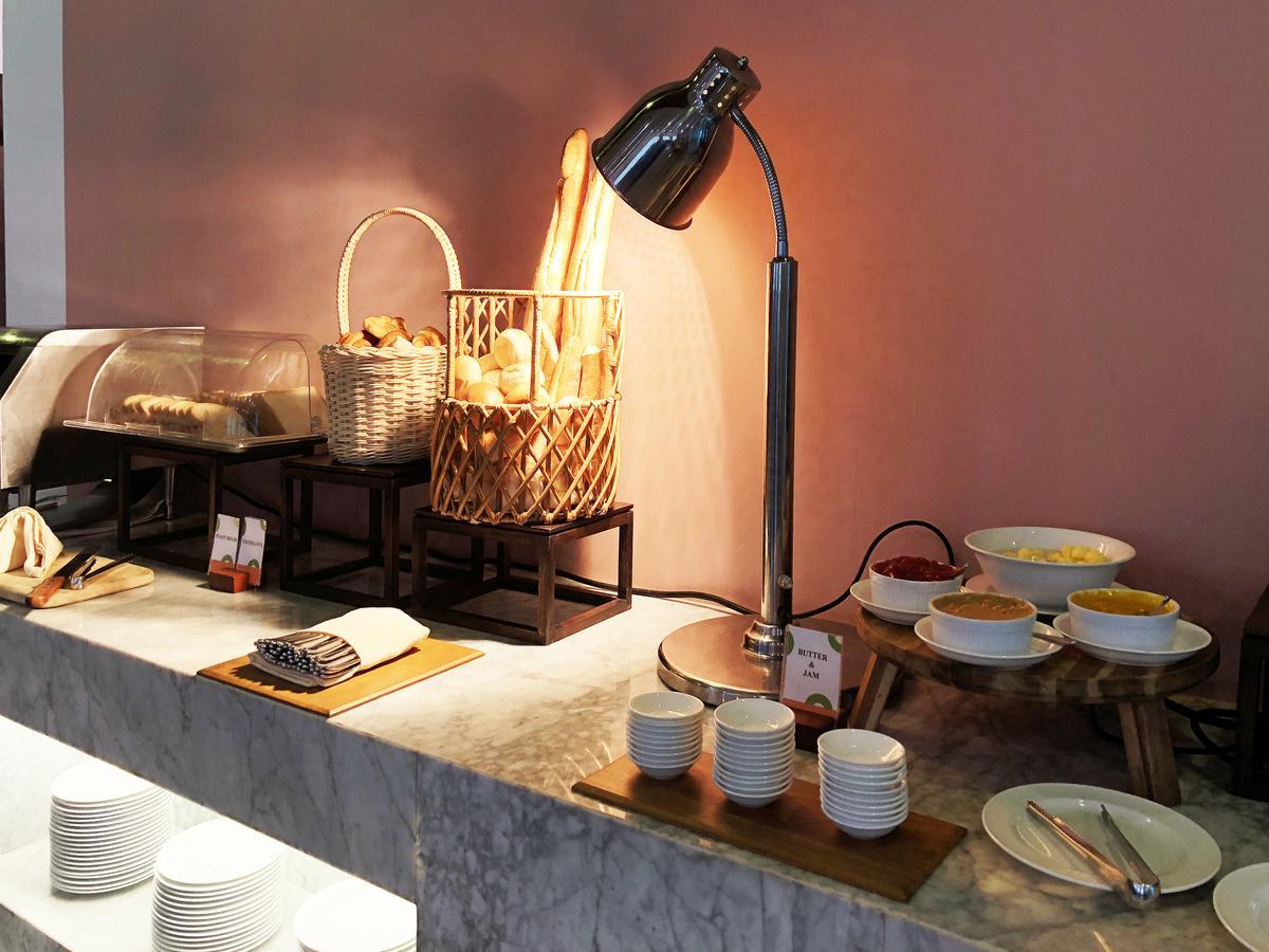 Wyne Hotel Yangon Bagian luar foto